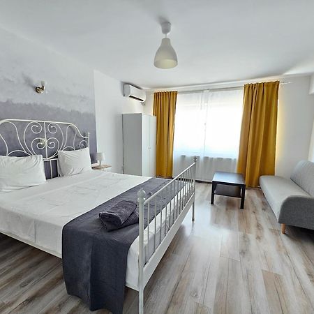 Color Apartments Old Town Center Бухарест Экстерьер фото